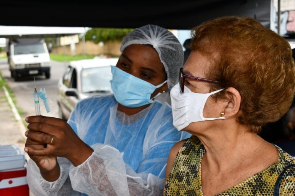 COVID-19: Aplicação da segunda dose com a Coronavac será retomada na segunda-feira (17)