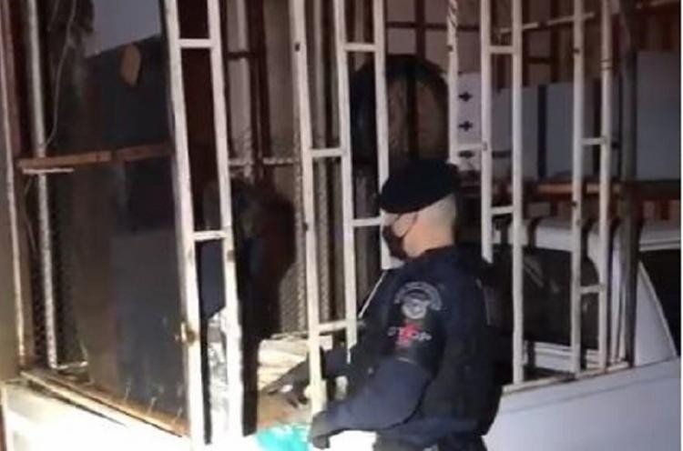 Menino de 6 anos mantido em jaula pelo pai é resgatado no Distrito Federal