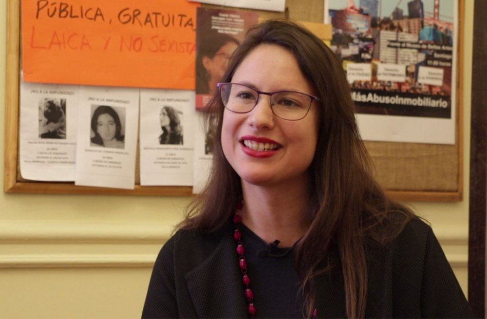 A primeira prefeita comunista da capital do Chile é filha de brasileira