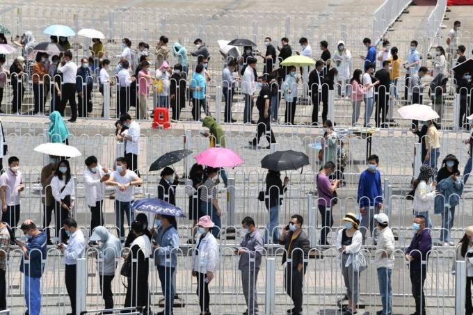 China já tem o ritmo de vacinação mais rápido do mundo e supera EUA
