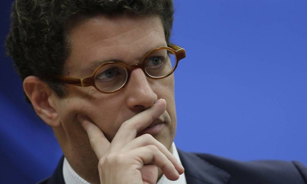 Ricardo Salles na mira da PF: operação de buscas no Ministério do Meio Ambiente