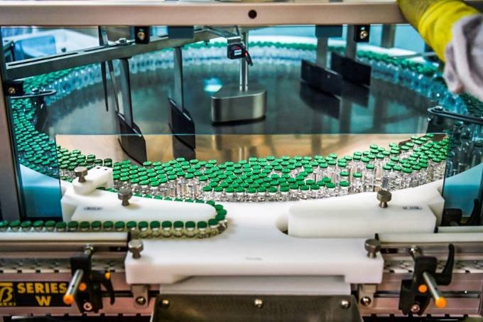 Índia só voltará a exportar vacinas contra Covid no fim do ano