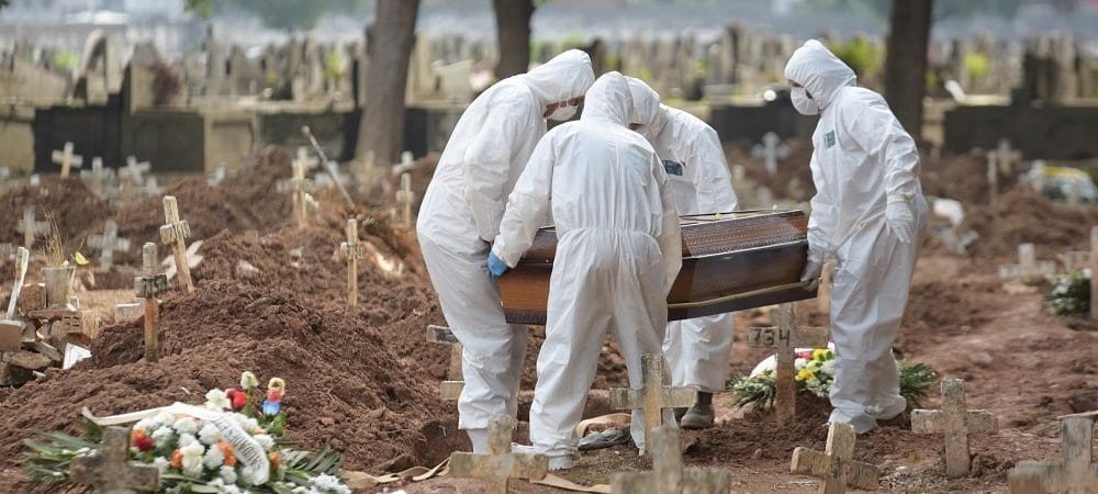 Covid-19 - Brasil ultrapassa marca das 440 mil mortes