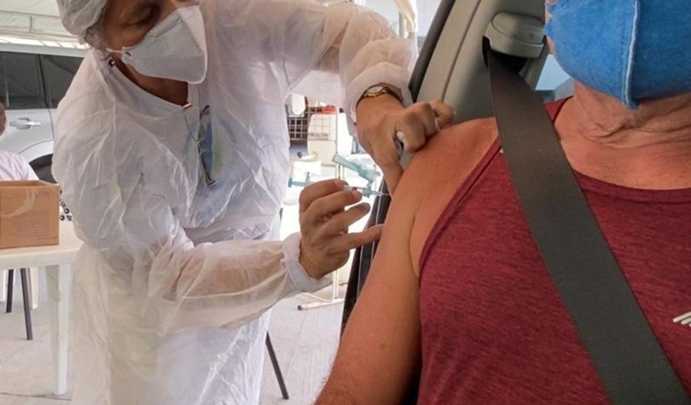 Vacina contra Covid-19: após 4 meses, só 39% dos idosos tomaram duas doses no Brasil