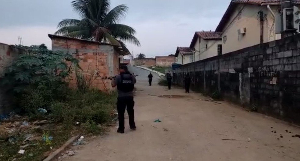 Operação policial no Belford Roxo (RJ) prende 16 suspeitos de desaparecimento dos 3 meninos