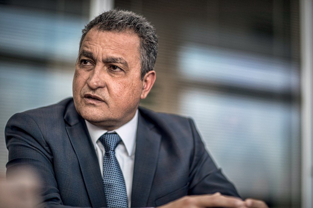 Mais uma vez, Rui é vítima de fake news, pede prisão dos criminosos e ironiza