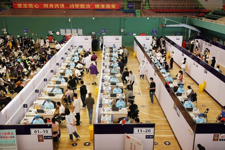China dobra ritmo diário de imunização e alcança meio bilhão de vacinados