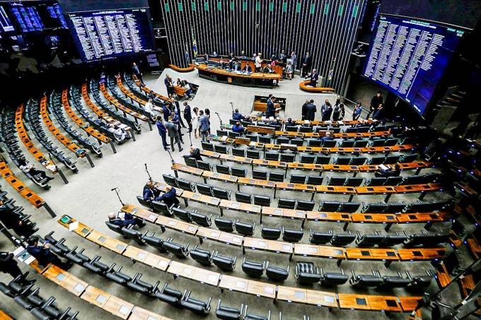 Reforma Administrativa - os deputados da CCJ devem votar hoje o parecer do relator