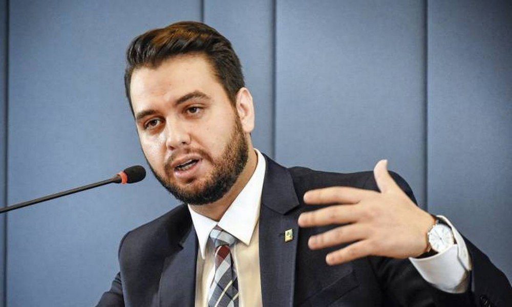 Aprovada a convocação de suspeitos de organizar gabinete paralelo da Saúde