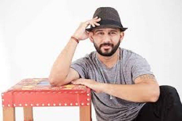 Poeta Bráulio Bessa está internado com Covid-19 em Fortaleza