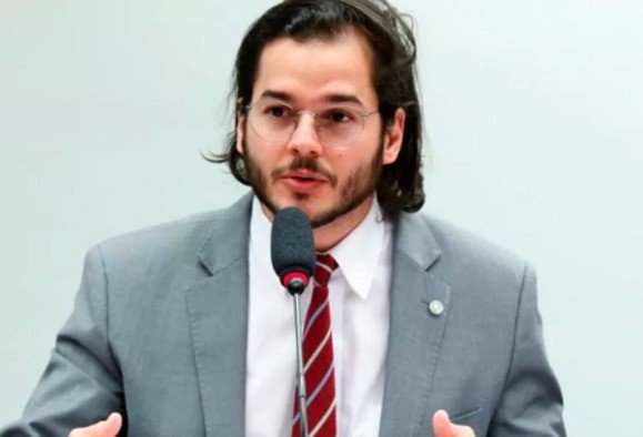 O deputado pedetista Túlio Gadêlha pede para Ciro parar de atacar Lula