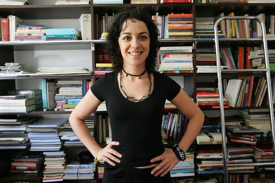 Segundo Marcia Tiburi, Bolsonaro fez da Covid uma arma biológica contra o povo brasileiro