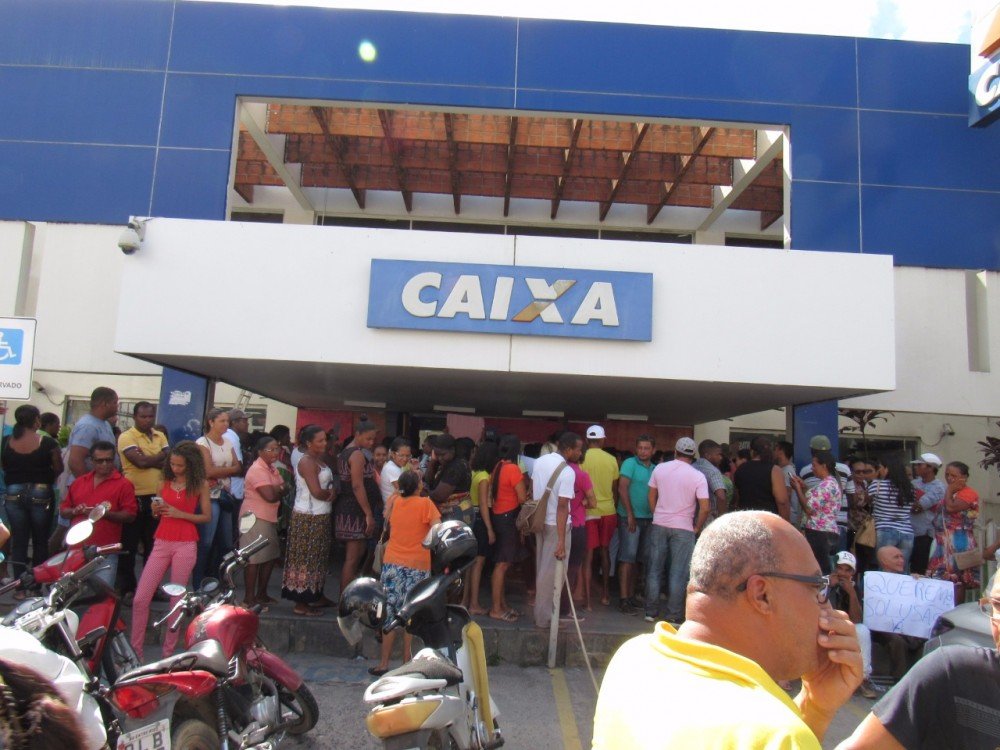 Adquirentes dos imóveis MCMV Linha Verde, na Calu, fazem protesto na agência da Caixa