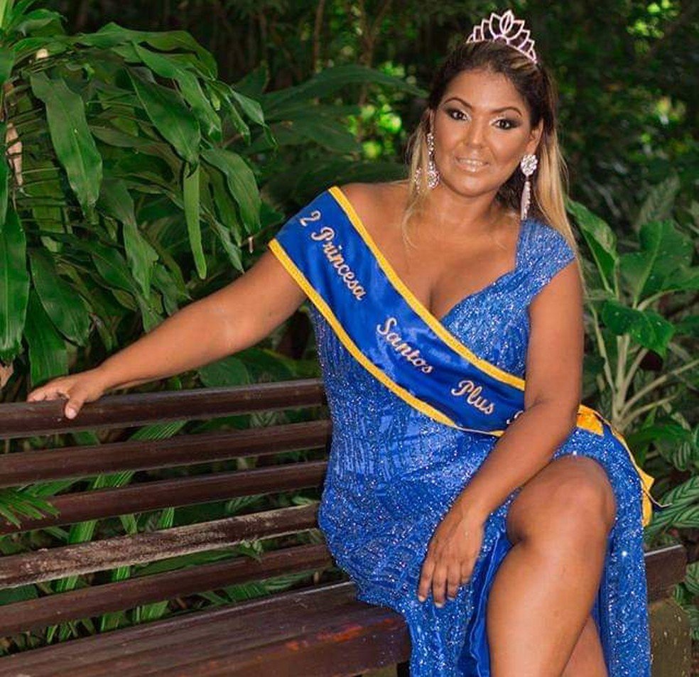 Mulher supera abusos e vira modelo plus size aos 40 anos: 'Nunca é tarde'