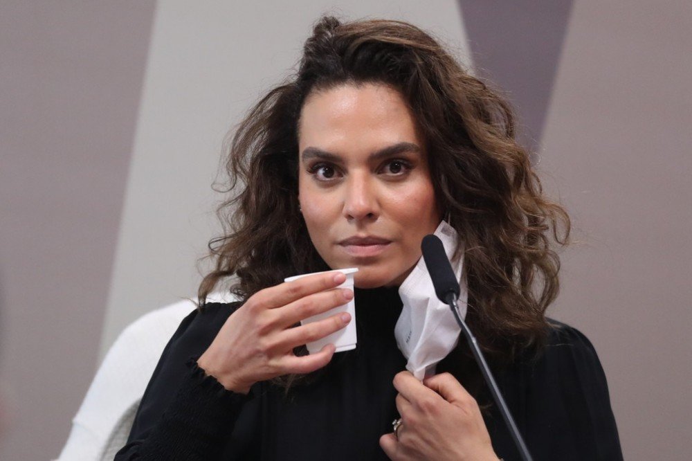 CPI COVID - Médica Luana Araújo diz que cloroquina aumentou mortalidade e culpa Bolsonaro pela expansão da pandemia