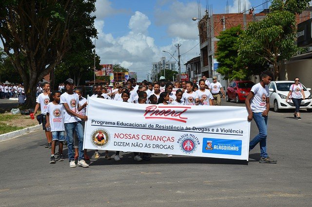 Com apoio da Prefeitura, 1ª Caminhada do PROERD é realizada em Alagoinhas