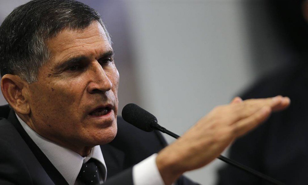 General Santos Cruz acompanha o sentimento da nação em relação a não punição de Pazuello: Vergonha!