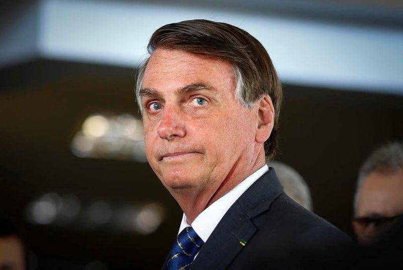 Após submeter o comando do Exército, Bolsonaro diz que CPI não vai derrubá-lo