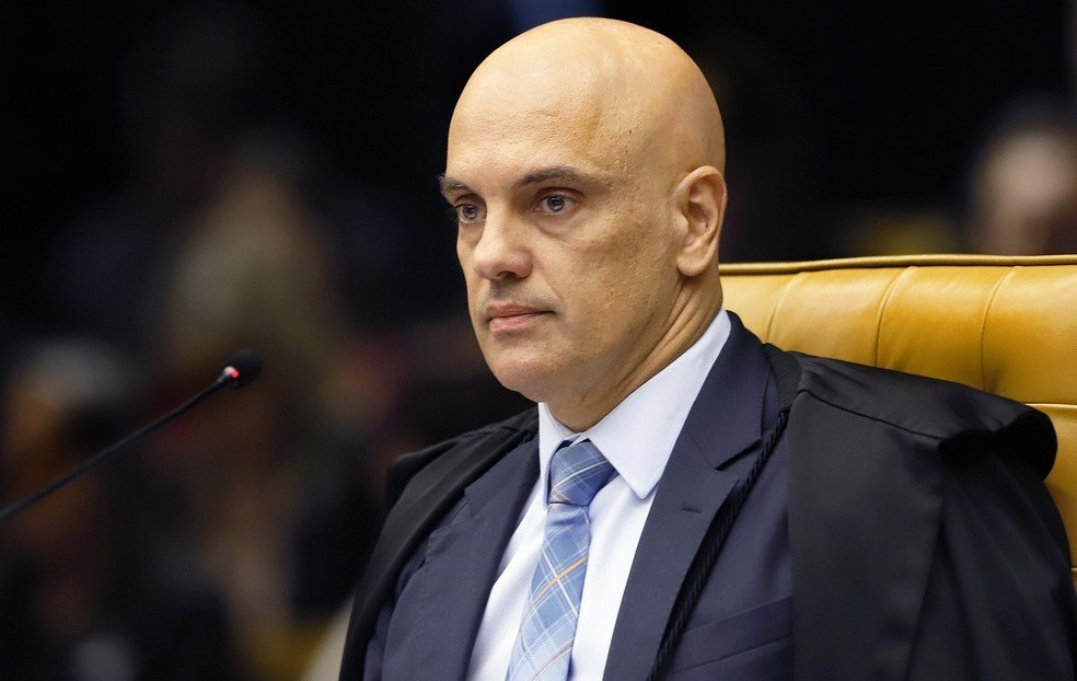 Alexandre Moraes dá 5 dias para PGR se manifestar sobre afastamento de Salles