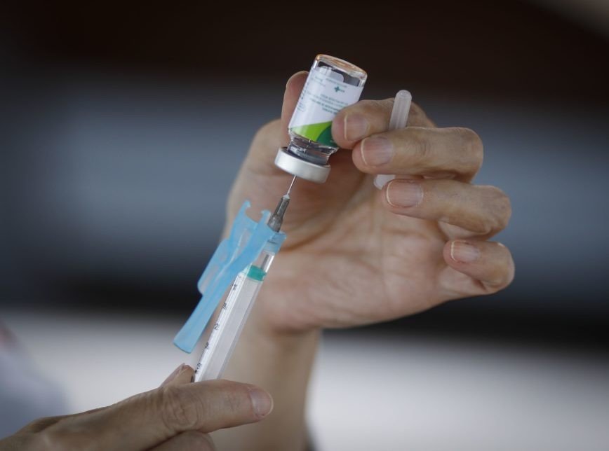 Vacinação em Alagoinhas - Grupo contemplado hoje (7) com 1ª dose: gestantes, trabalhadores da força de segurança e pessoas com deficiência permanente