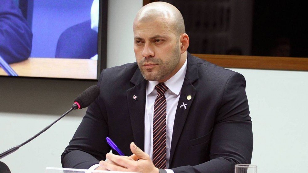 PGR determina multa a Daniel Silveira por desacato no valor de R$ 38,5 mil