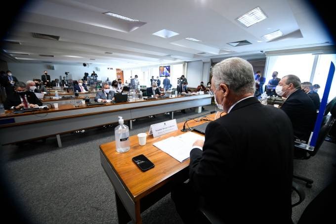 CPI da Covid - a microbiologista Natalia Pasternak e o médico sanitarista Claudio Maierovitch serão ouvidos hoje (11)