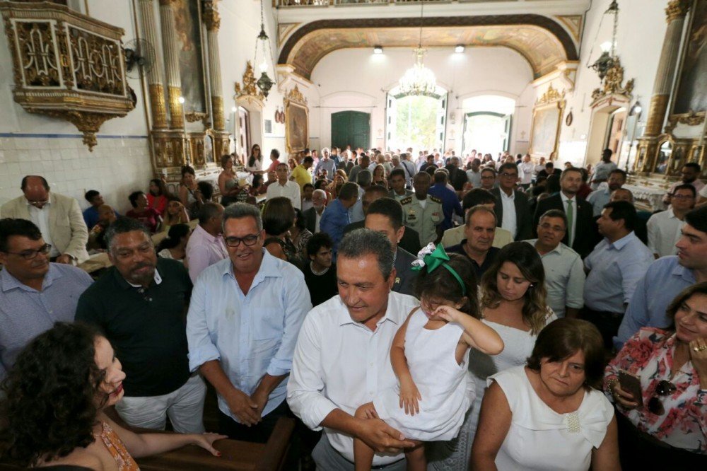 Governador é homenageado em missa na Igreja do Senhor do Bonfim