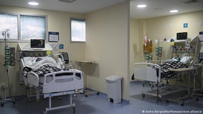 Com 2 mil mortes diárias por Covid-19, o Brasil volta à média alarmante
