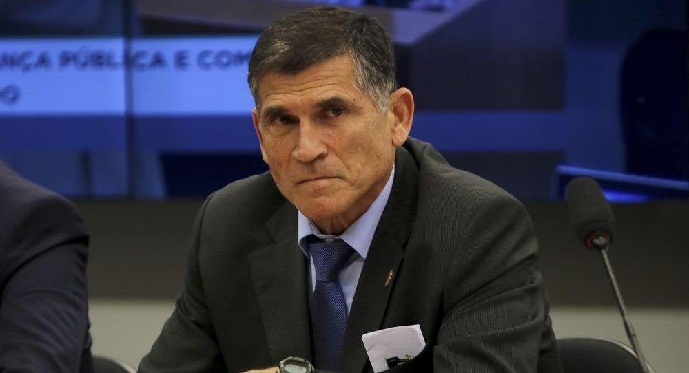 Santos Cruz pede investigação sobre conversa entre Wajngarten e Allan dos Santos