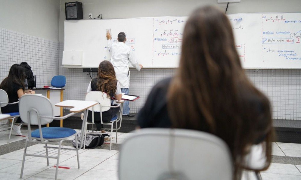 Pandemia - Quatro em dez alunos pensaram em parar os estudos