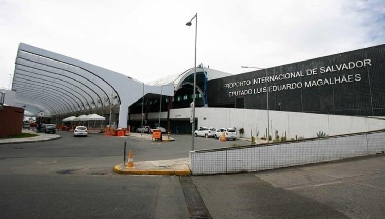 Voos atrasam e filas são formadas após queda de energia no aeroporto de Salvador