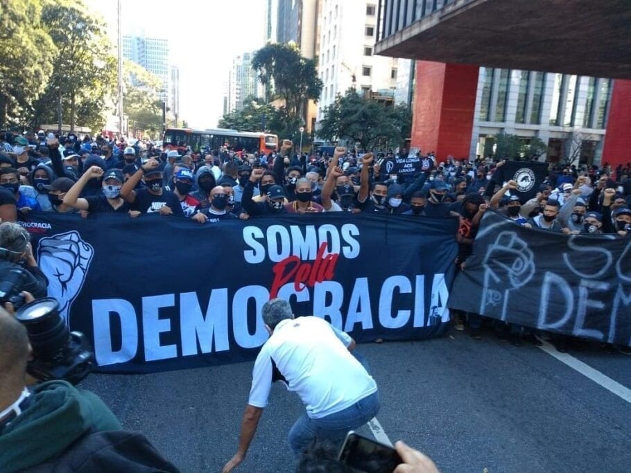 Já são 500 mil mortos por covid-19 e o Brasil grita 