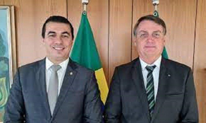 Bolsonaro ameaça deputado Luís Miranda embora admita que recebeu a denúncia de corrupção da Covaxin