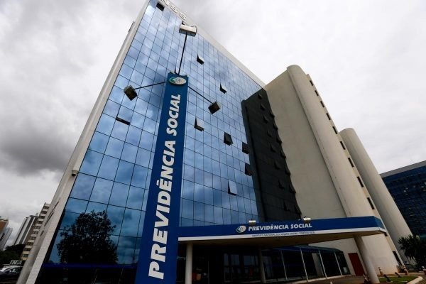 INSS anuncia pagamento da segunda parcela do 13° salario dos aposentados