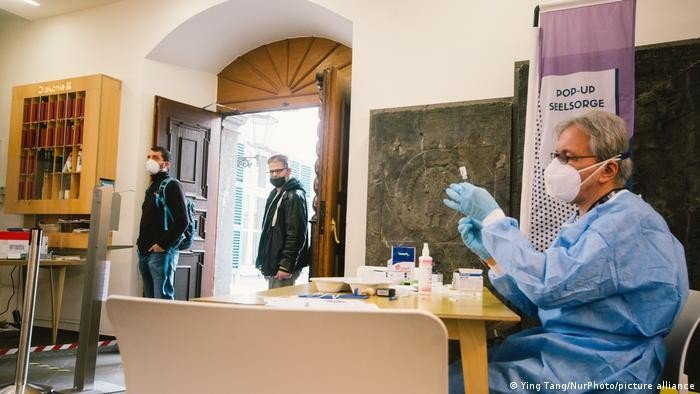 Europa se aproxima da meta estabelecida para a vacinação