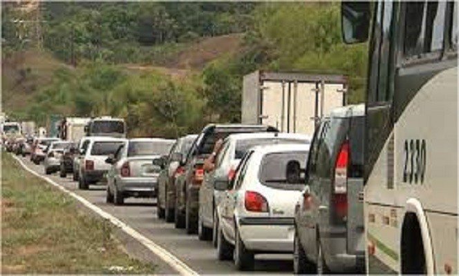 Pós feriado: Trânsito é lento na BR-324 após São João