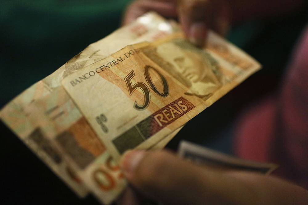 Governo afirma que não revisará salário mínimo de 2018