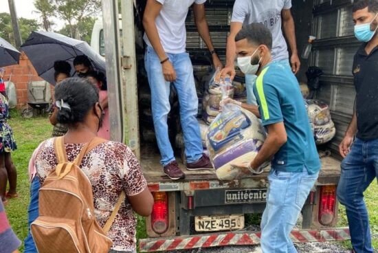 Comunidades quilombolas recebem cestas básicas através da SEMAS