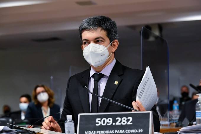 CPI da Covid recebe 27 assinaturas para prosseguir trabalhos, segundo Randolfe
