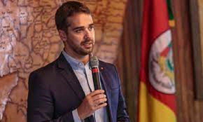 Festejam Eduardo Leite se dizer gay, mas omitem seu apoio a um homofóbico racista, estranha Wyllys