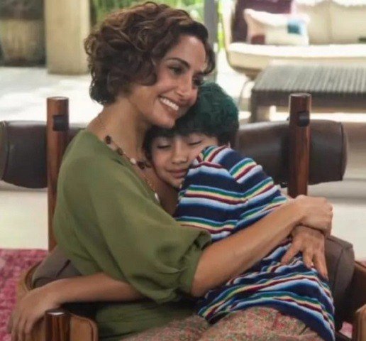 Camila - reprise de Paraiso Tropical, novo projeto e relação com a filha