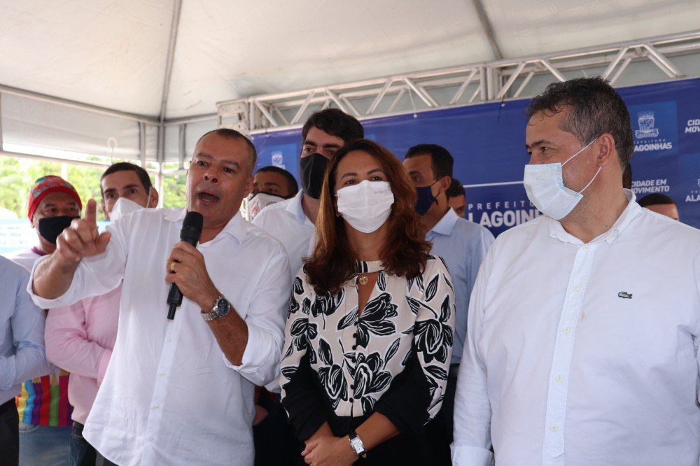 Entusiasmados, Joaquim Neto e Gal Reis entregam a obra de macrodrenagem da Lagoa Cavada