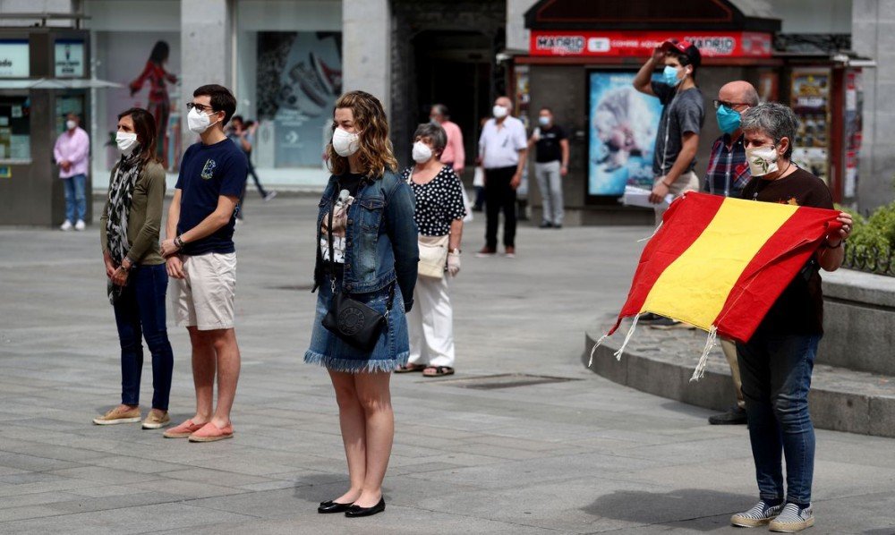 Efeito verão - Aumento de infecção em jovens eleva número de casos de Covid-19 na Espanha