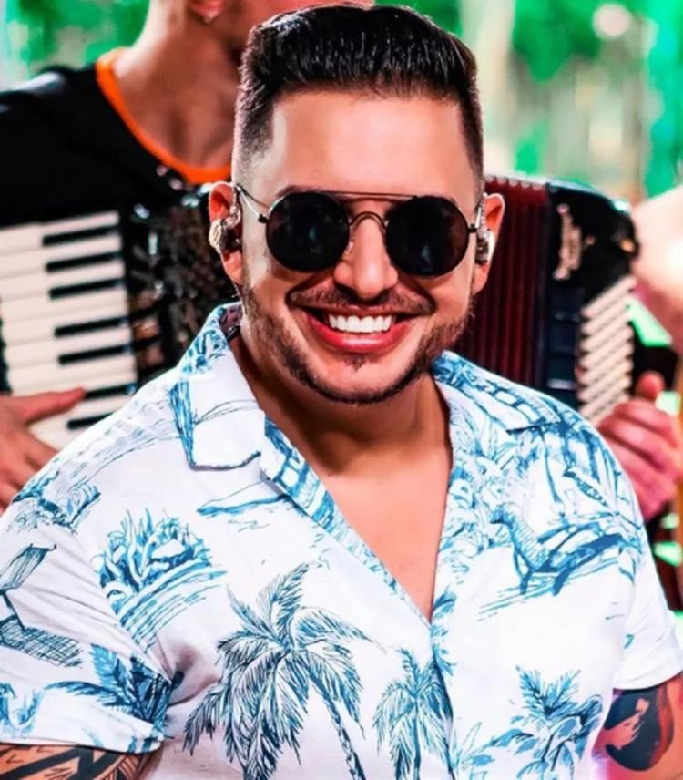 Cantor sertanejo morre aos 37 anos vítima da Covid-19