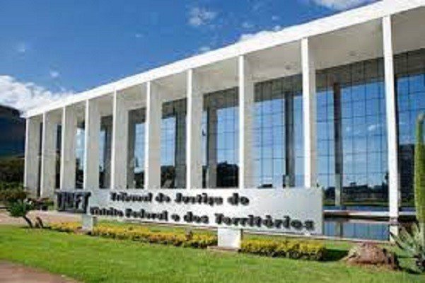 Justiça condena escola a indenizar aluno após professora questioná-lo sobre sua sexualidade