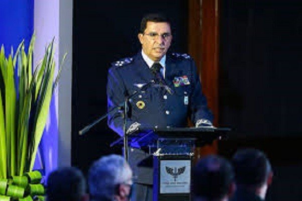 Oposição pede ao Ministério Público Militar investigação da militância política de comandante da Aeronáutica