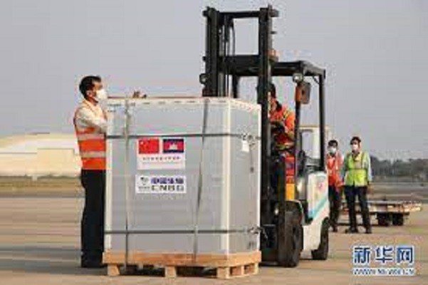 Covid -19: China forneceu 500 milhões de doses de vacina a mais de 100 países, diz chancelaria