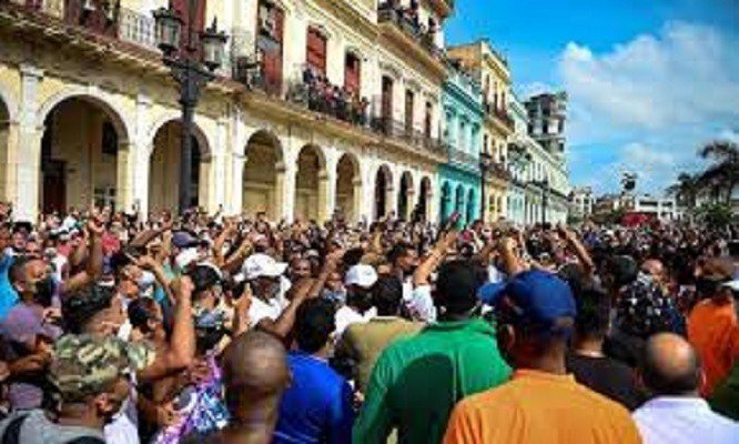 Cuba: entenda os motivos que levaram às maiores manifestações opositoras desde 1994