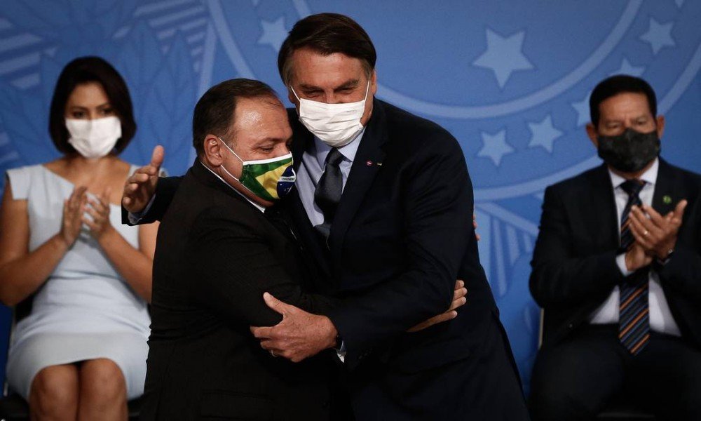 Bolsonaro diz que crime de prevaricação não se aplica a ele, pois passou denúncia adiante: “falei com o Pazuello”