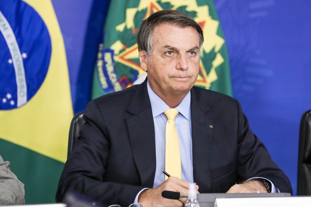 Bolsonaro cancela reuniões para fazer exames